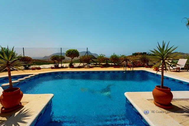 فيلا · Águilas